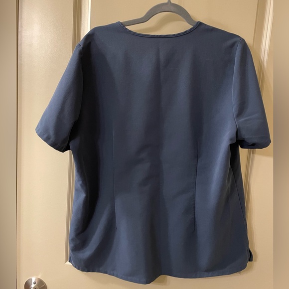 FIGS Dark Harbor Casma Scrub Top - Picture 2 of 3